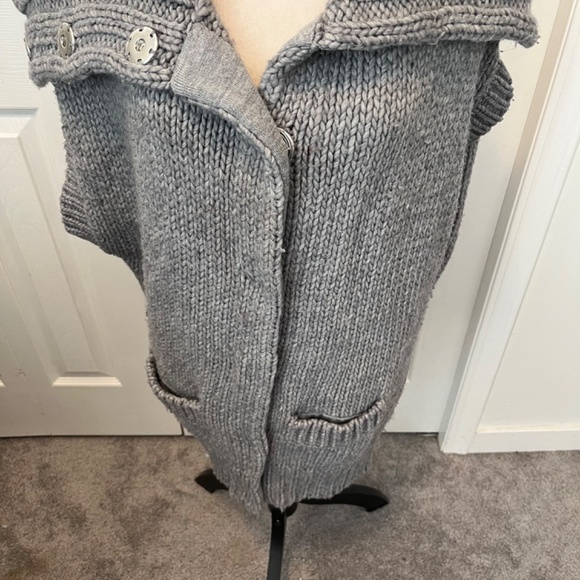 French Connection size M sweater - Picture 13 of 15